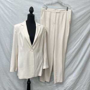 VN 2-piece suit in cream, size 10 jacket, size 12 pants